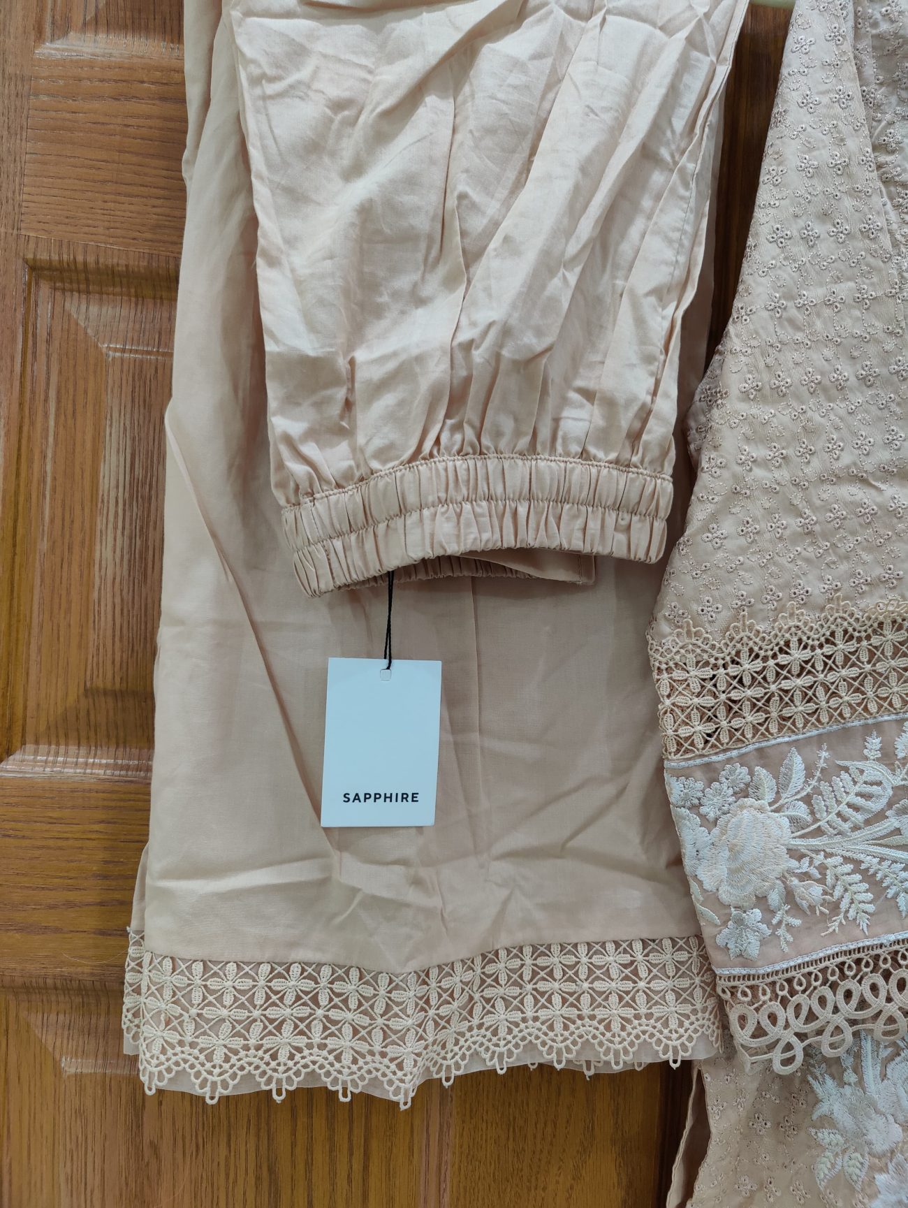 Embroidered lawn - Image 5